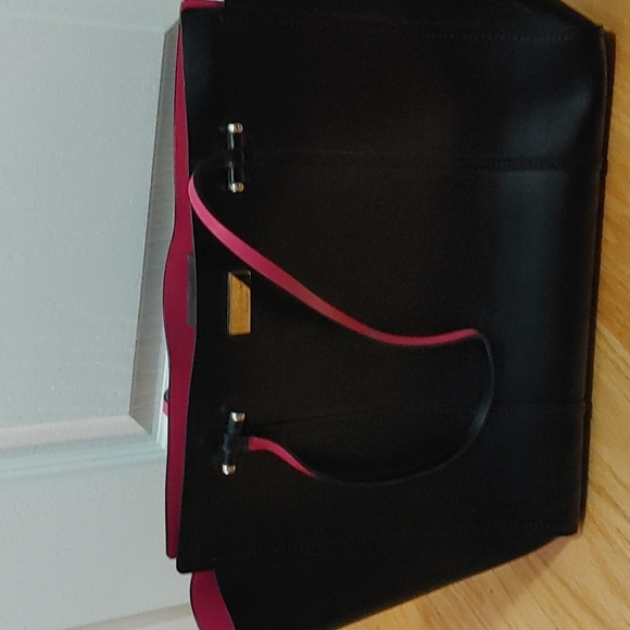 Kate Spade black bag cow leather with hot pink interior - Picture 1 of 4